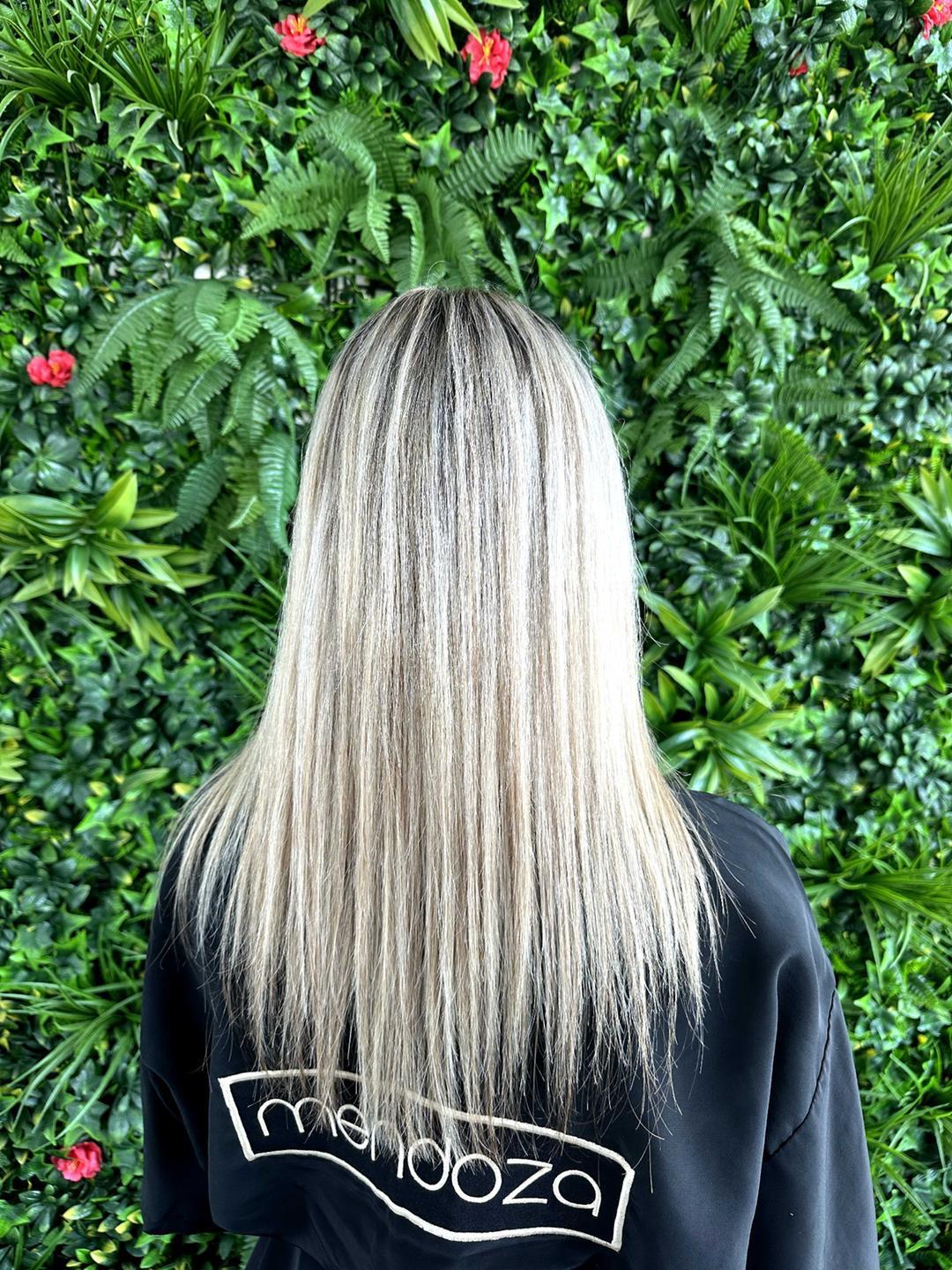 Extensiones de pelo rubio largo y liso en Las Palmas de Gran Canaria